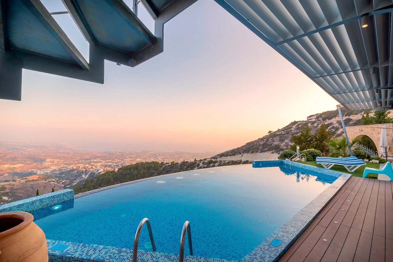 Large rectangular swimming pool designed and built by a California pool builder