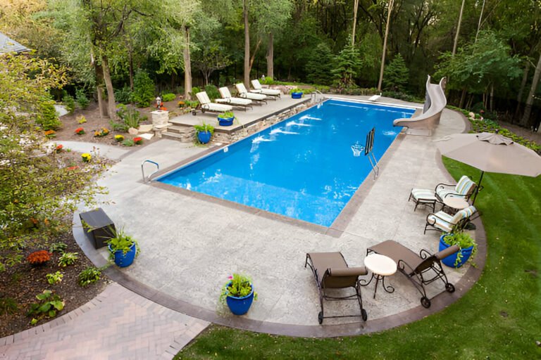 Vinyl pool building service